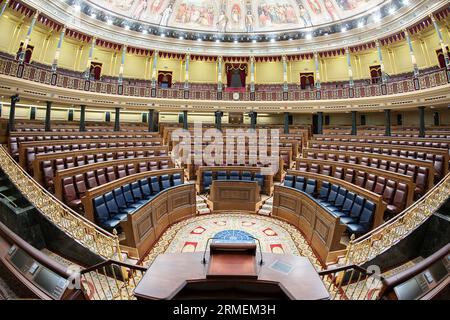 Madrid, Espagne. 16 août 2023. Madrid Espagne ; 08.23.2023.- Alberto Nuñez Feijóo est choisi par le roi Felipe VI pour tenter d'être président. Nuñez Feijóo 172 voix (Parti populaire) n'a pas un nombre suffisant de soutiens pour obtenir une majorité à la Chambre des députés, même si il a été nommé pour essayer. Pedro Sánchez (président par intérim) du Parti socialiste ouvrier espagnol (PSOE) a exprimé son intention de former un gouvernement car il a hypothétiquement plus de soutien. Images de la chambre du Congrès des députés. Crédit : Congrès/ Juan Carlos Rojas/dpa/Alamy Live News Banque D'Images