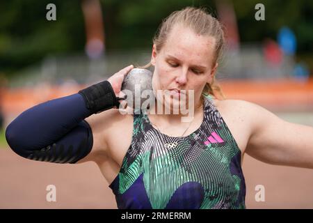 BREDA, PAYS-BAS - 28 JUILLET : Jessica Schilder des pays-Bas en compétition dans le lancer du poids le jour 1 des Championnats nationaux néerlandais d'athlétisme au Sprint AV le 28 juillet 2023 à Breda, pays-Bas. (Photo de Joris Verwijst/BSR Agency) Banque D'Images