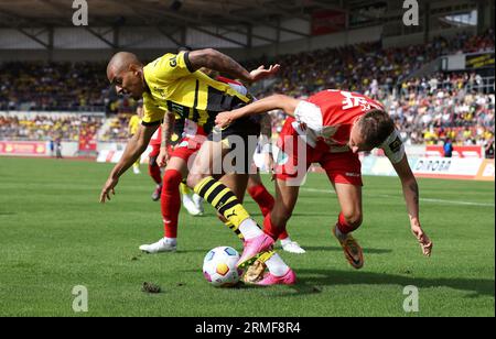 Erfurt, Deutschland. 22 juillet 2023. Firo : 07/22/2023, football, football, 1e championnat, 1e Bundesliga, saison 2023/2024, test match, Rot-Weiss Erfurt - BVB, Borussia Dortmund Donyell MALEN, BVB, duels Credit : dpa/Alamy Live News Banque D'Images