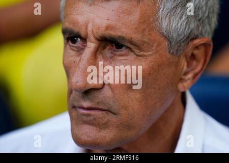 Villarreal, Espagne. 27 août 2023. Quique Setien, entraîneur-chef du Villarreal CF, a joué au stade la Ceramica le 27 août à Villarreal en Espagne lors du match de la Liga entre le Villarreal CF et le FC Barcelone. (Photo de Sergio Ruiz/PRESSINPHOTO) crédit : PRESSINPHOTO SPORTS AGENCY/Alamy Live News Banque D'Images