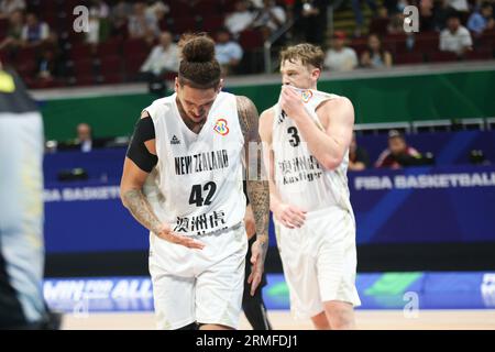 Isaac Fotu (42 ans, blanc) célèbre après avoir fait un panier lors du match de groupe de la coupe du monde de basket-ball FIBA entre la Jordanie et la Nouvelle-Zélande le 28 août 2023 (photo de Dennis Jerome Acosta/Pacific Press) crédit : Pacific Press Media production Corp./Alamy Live News Banque D'Images