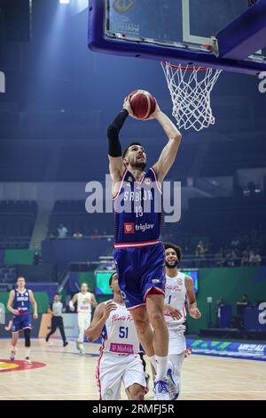 Manille, Philippines. 28 août 2023. Le serbe Ognjen Dobric dunks lors du match du groupe B entre la Serbie et Porto Rico lors de la coupe du monde FIBA 2023 à Manille, aux Philippines, le 28 août 2023. Crédit : Wu Zhuang/Xinhua/Alamy Live News Banque D'Images