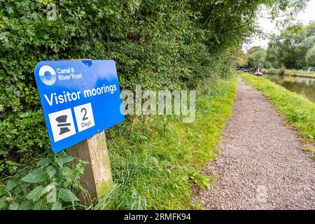 Signe de confiance Canal & River, 2 jours d'amarrage des visiteurs à Wheelock près de Sandbach Cheshire Royaume-Uni Banque D'Images