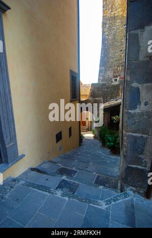 Rues dans l'ancien village de Marta, sur la rive du lac Bolsena en Italy.Europe Banque D'Images