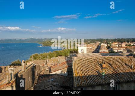 Le paysage urbain de l'ancien village de Marta, sur la rive du lac Bolsena en Italie, Europe Banque D'Images