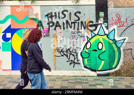 Glasgow, Écosse, Royaume-Uni. 28 août 2023. Les artistes graffitti de la ville ont reçu un sentiment de droit en raison de l'exposition de banksies dans la ville reflétant la société. Le nouveau cône de tête d'hélice sur le duc comme au revoir à Banksy l'exposition commence comme il se termine à 10 heures aujourd'hui et les paquets jusqu'à partir à 6 heures . Crédit Gerard Ferry/Alamy Live News Banque D'Images