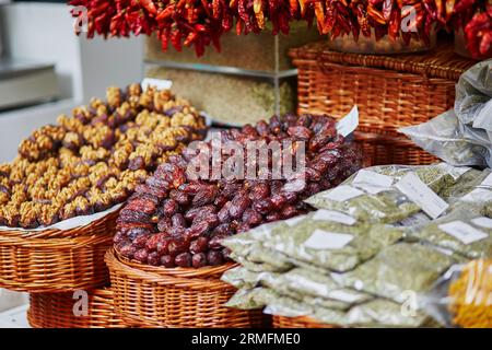 Dates sèches sur le marché fermier à Funchal, île de Madère, Portugal Banque D'Images