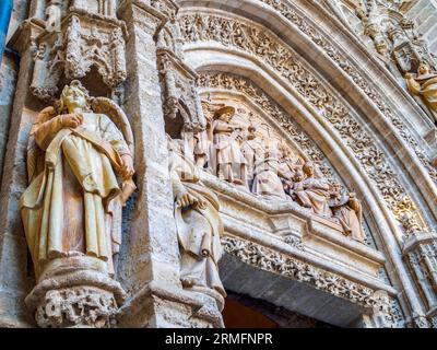 Porte Puerta de Palos (porte Puerta de la Adoración de los Magos). Façade orientale de la cathédrale de Séville. Séville, Andalousie, Espagne. Banque D'Images