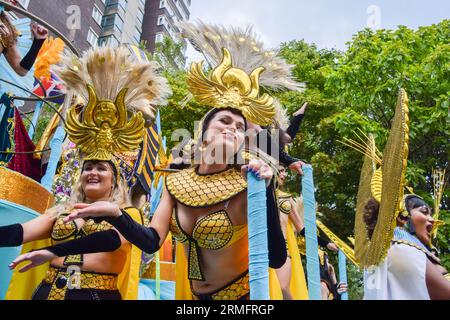 Londres, Royaume-Uni. 28 août 2023. Participants au défilé du deuxième jour du Carnaval de Notting Hill de cette année. Crédit : Vuk Valcic/Alamy Live News Banque D'Images