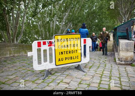 PARIS - 3 JUIN : inondation de Paris avec des eaux extrêmement élevées le 3 juin 2016 à Paris, France Banque D'Images