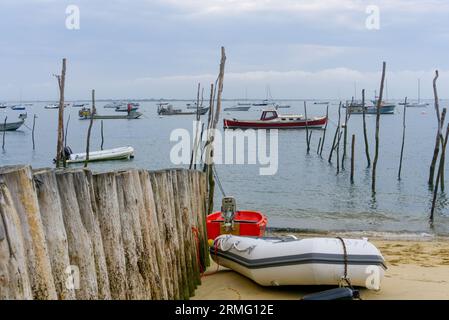 Le bassin d'Arcachon est une destination très prisée des touristes, surtout en été. Il est connu pour ses excellentes huîtres provenant du local Banque D'Images