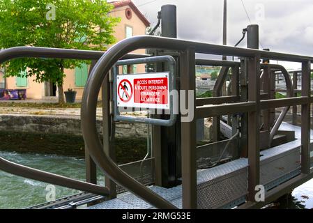 Sud de la France - septembre 2020 : Canal du midi / Canal Laterale de Garonne - France. Une destination de vacances très prisée à découvrir en vélo ou en bateau. Banque D'Images