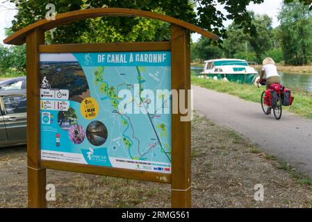 Sud de la France - septembre 2020 : Canal du midi / Canal Laterale de Garonne - France. Une destination de vacances très prisée à découvrir en vélo ou en bateau. Banque D'Images