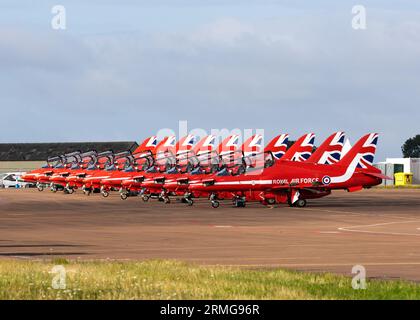 Les flèches rouges se sont alignées sur le tablier du Royal International Air Tattoo de 2023 Banque D'Images