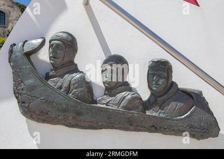 Vila Nova, Portugal - 25 juillet 2023 : Monument érigé pour marquer le premier RAID Lisbonne-Macao, Vila Nova de Milfontes, Portugal Banque D'Images