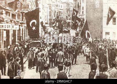 Manifestation à Istanbul en juillet 1908 à l'occasion de la proclamation de la constitution. Photo prise en 1908. Banque D'Images