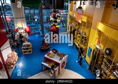 Le magasin M&m's World de New York est un espace commercial interactif de quatre étages situé au cœur de Times Square. Banque D'Images