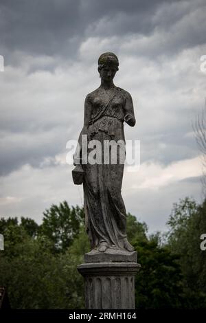 Statue dans la réserve naturelle Torbiere del Sebino Banque D'Images