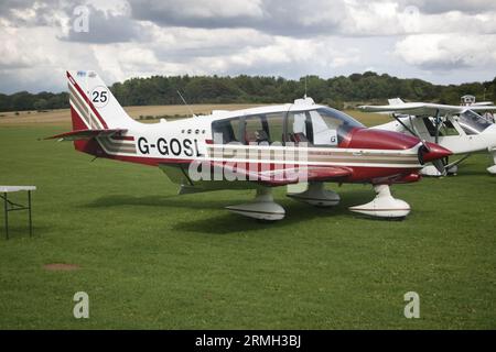 Un Robin DR400/180 Régent à l'aérodrome de Popham Hampshire Banque D'Images