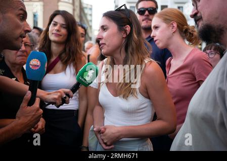 La ministre de l’égalité Irene Montero assiste aux médias lors d’un rassemblement en soutien aux champions du monde pour réclamer un sport exempt de violence sexiste, je Banque D'Images