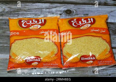 Le Caire, Egypte, août 27 2023 : ElMtbkh Premium pâtes Orzo riz, El Matbakh ou la cuisine, Moyen-Orient Orzo Pasta soupe égyptienne également connu Shorbet Banque D'Images