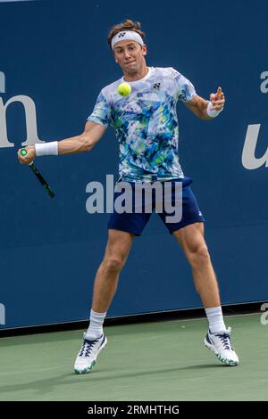 Casper Ruud (NOR) participe à la ronde 1 de l'US Open de tennis 2023 Banque D'Images