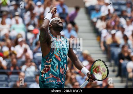 New York, New York, États-Unis. 28 août 2023. Frances Tiafoe (USA) en action lors de l'US Open 2023 - Championnats de tennis (crédit image : © Mathias Schulz/ZUMA Press Wire) USAGE ÉDITORIAL SEULEMENT! Non destiné à UN USAGE commercial ! Banque D'Images