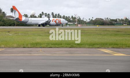 salvador, bahia, brésil - 21 août 2023 : Boeing 737 MAX 8 vu au décollage sur la piste de l'aéroport de Salvador. Banque D'Images