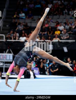 San Jose, Californie, États-Unis. 27 août 2023. Skye Blakely (219 ans) participe à un exercice au sol aux Championnats américains de gymnastique Xfinity 2023 au SAP Center à San Jose, Californie, le dimanche 27 août 2023 (image de crédit : © David G. McIntyre/ZUMA Press Wire) À USAGE ÉDITORIAL SEULEMENT! Non destiné à UN USAGE commercial ! Banque D'Images