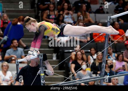 San Jose, Californie, États-Unis. 27 août 2023. Eveylynn Lowe (206) participe aux championnats américains de gymnastique Xfinity 2023 au SAP Center à San Jose, Californie, le dimanche 27 août 2023 (image de crédit : © David G. McIntyre/ZUMA Press Wire) À USAGE ÉDITORIAL SEULEMENT! Non destiné à UN USAGE commercial ! Banque D'Images