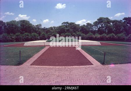 Shantivan, situé à Rajghat, New Delhi, est l'endroit où le premier Premier ministre indien Pandit Jawaharlal Nehru a été incinéré. Elle est connue comme la « Forêt de la paix » Banque D'Images