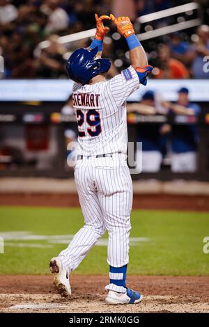 28 août 2023 ; New York City, New York, États-Unis ; DJ Stewart (29), le rival des New York mets, frappe homer en solo contre les Texas Rangers au Citi Field. (Ariel Fox/image du sport) Banque D'Images