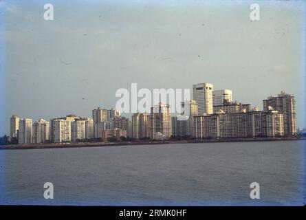 Sky Line de Bombay City, vue de Cuffe Parade du côté de la mer, Mumbai, Inde. Banque D'Images