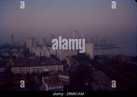 Sky Line de Bombay City, vue de Cuffe Parade du côté de la mer, Mumbai, Inde. Banque D'Images