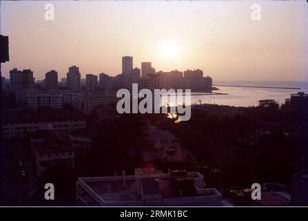 Sky Line de Bombay City, vue de Cuffe Parade du côté de la mer, Mumbai, Inde. Banque D'Images