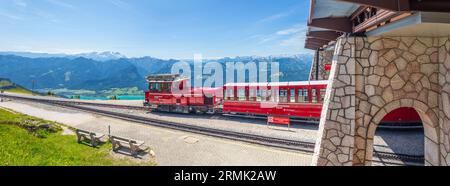 Gare ferroviaire de Schafberg à crémaillère Schafbergbahn, Alpes, Autriche Banque D'Images