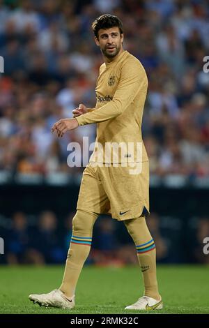 Valencia, Espagne. 30 octobre 2022. Gerard pique du FC Barcelone regarde lors du match de LaLiga Santander entre Valencia CF et FC Barcelone au stade Mestalla, le 29 octobre 2022, Valence, Espagne. (Photo de David Aliaga/NurPhoto) crédit : NurPhoto SRL/Alamy Live News Banque D'Images