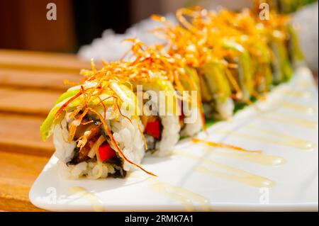 Rouleaux de sushi japonais frais appelés Maki Sushi Banque D'Images