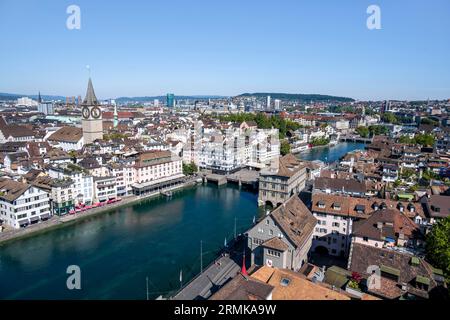 Vue sur la ville avec Limmat, centre-ville, Zurich, Suisse Banque D'Images