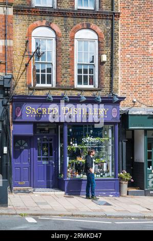 Sacred Distillery, Bottle Shop & Tasting Room, distillerie familiale et première distillerie sous vide au monde. Highgate, Londres, Angleterre, Royaume-Uni Banque D'Images