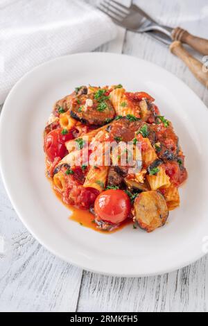 Pâtes Alla Norma aux aubergines, sauce tomate et ricotta Banque D'Images