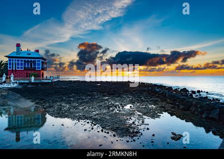 La Maison Bleue, Casa Juanita, au lever du soleil, Arrieta, Lanzarote, îles Canaries, Espagne Banque D'Images