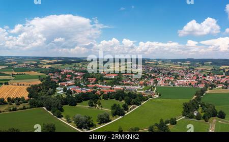 Drone shot, vue panoramique sur le Rottal terme et Bad Birnbach, triangle thermal de Basse-Bavière, quartier Rottal Inn, Basse-Bavière, Allemagne Banque D'Images