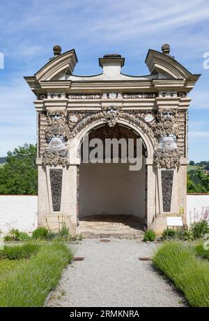 Paradise Garden with Garden Grotto, Neuburg am Inn Castle, Neuburg am Inn, Basse-Bavière, Bavière, Allemagne Banque D'Images