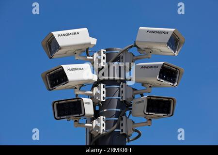 De nombreuses caméras de surveillance en milieu urbain, Bahnhofsplatz, capitale de l'État Wiesbaden, Hesse, Allemagne Banque D'Images