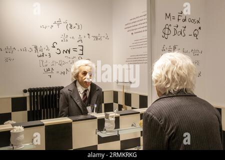 Albert Einstein, figure de cire, Musée Charlie Chaplin, Chaplins World, Corsier-sur-Vevey, canton de Vaud, Suisse Banque D'Images