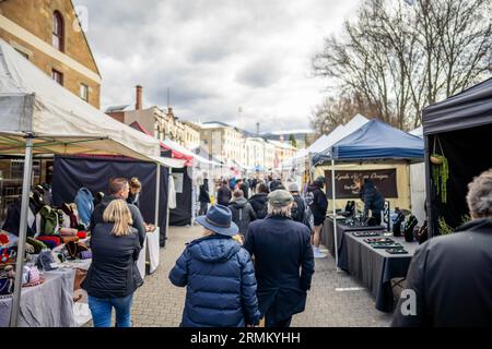 touriste au marché fermier, au marché de salamanca dans hobart australie Banque D'Images