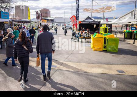 touriste au marché fermier, au marché de salamanca dans hobart australie Banque D'Images