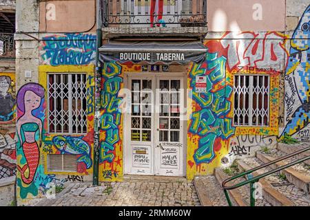 Portugal, Lisbonne, le plus célèbre hommage au graffiti de Fado à Lisbonne est le Fado Vadio, un mur situé dans les Escadinhas do Sao Cristovao dans la Quarte historique Banque D'Images