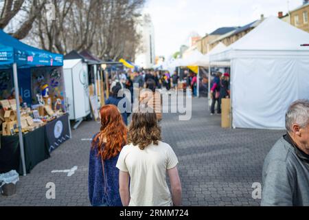 touriste au marché fermier, au marché de salamanca dans hobart australie Banque D'Images